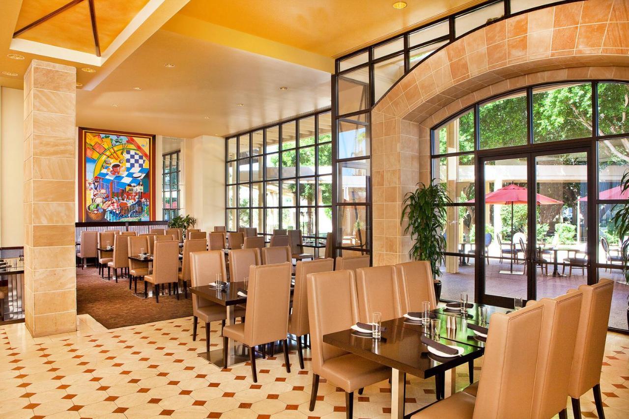 Sheraton Crescent Hotel Феникс Экстерьер фото