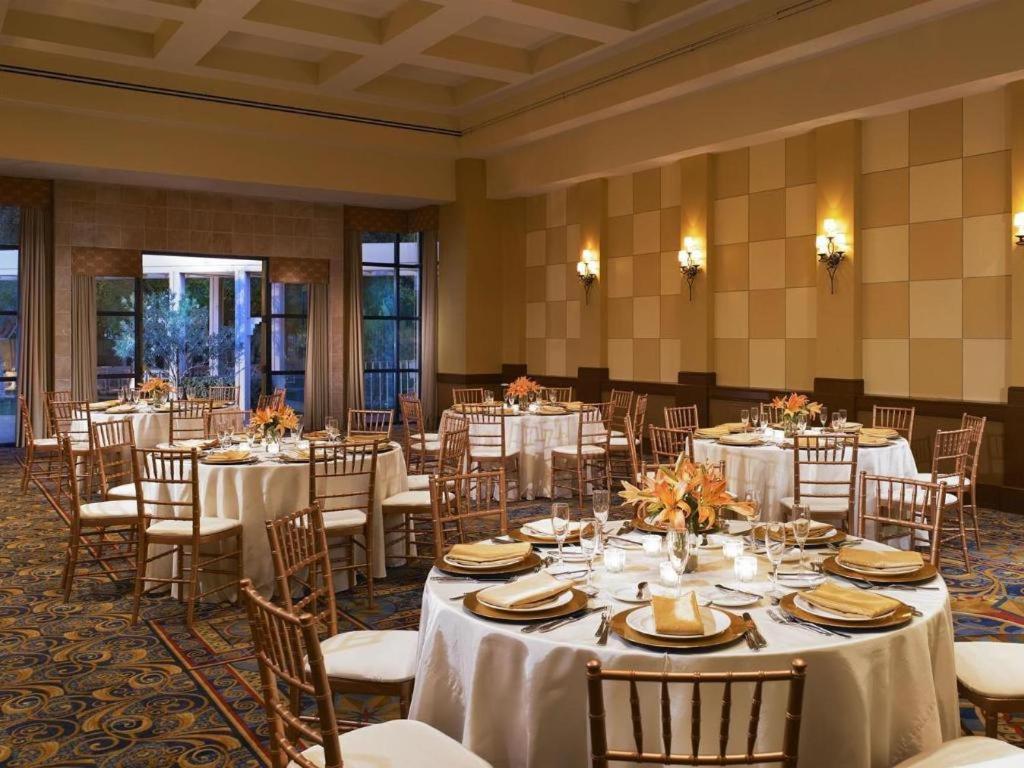 Sheraton Crescent Hotel Феникс Экстерьер фото