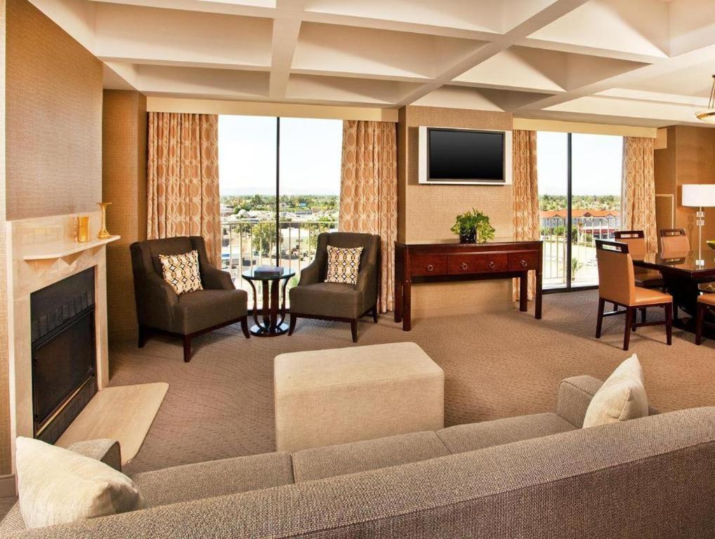 Sheraton Crescent Hotel Феникс Экстерьер фото