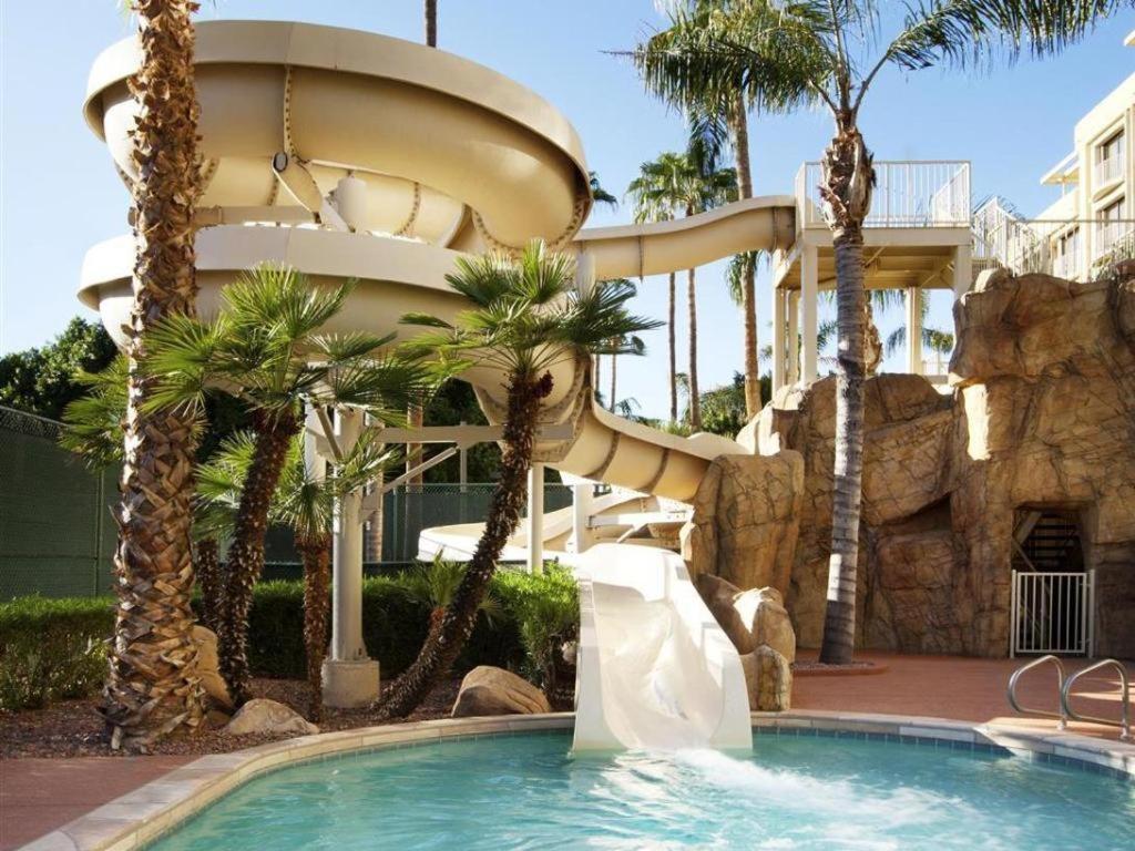 Sheraton Crescent Hotel Феникс Экстерьер фото