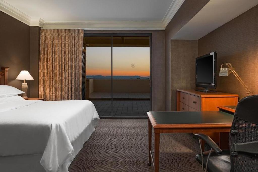 Sheraton Crescent Hotel Феникс Экстерьер фото