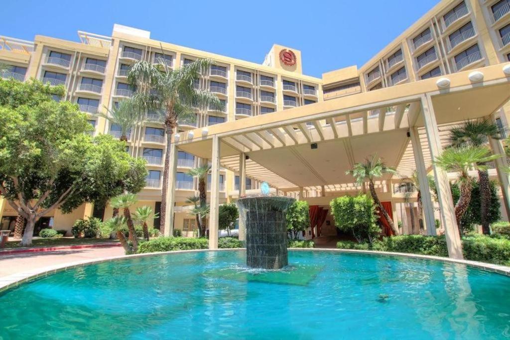 Sheraton Crescent Hotel Феникс Экстерьер фото